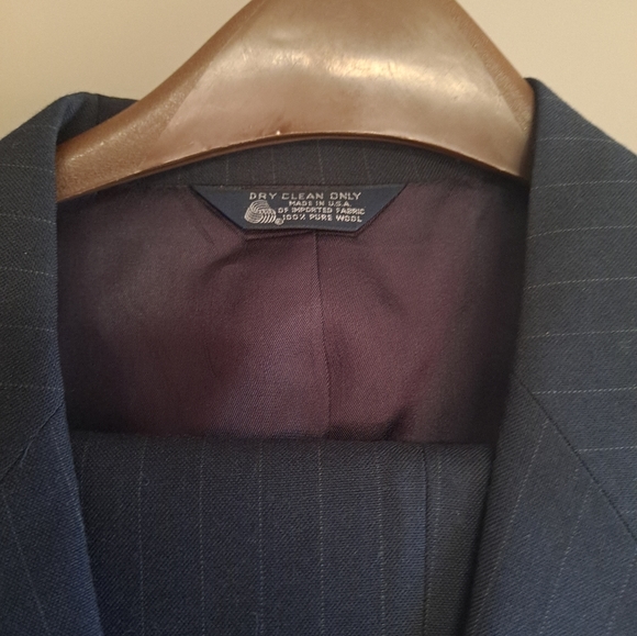 Two-piece suit. Heisman collection.Dry clean only - Picture 4 of 11